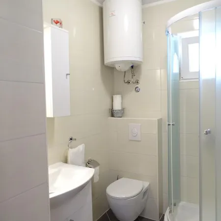 4pax On The With Garden, Sea View, Terrace & Parking - Ap A1 Apartment