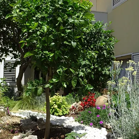 Apartman 4pax On The With Garden, Sea View, Terrace & Parking - Ap A1